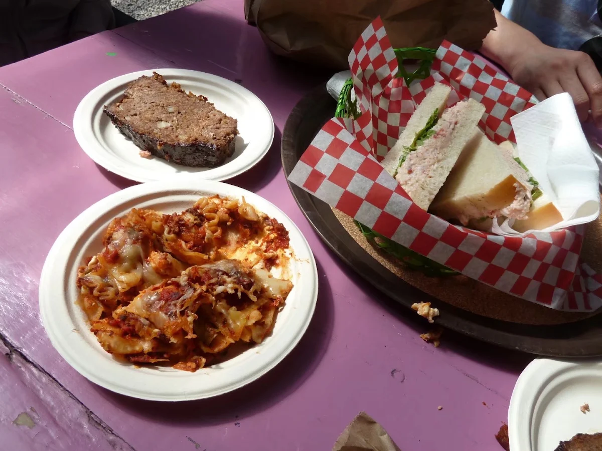 三明治 披萨, Jo-Ann's Deli Market and Bake Shop